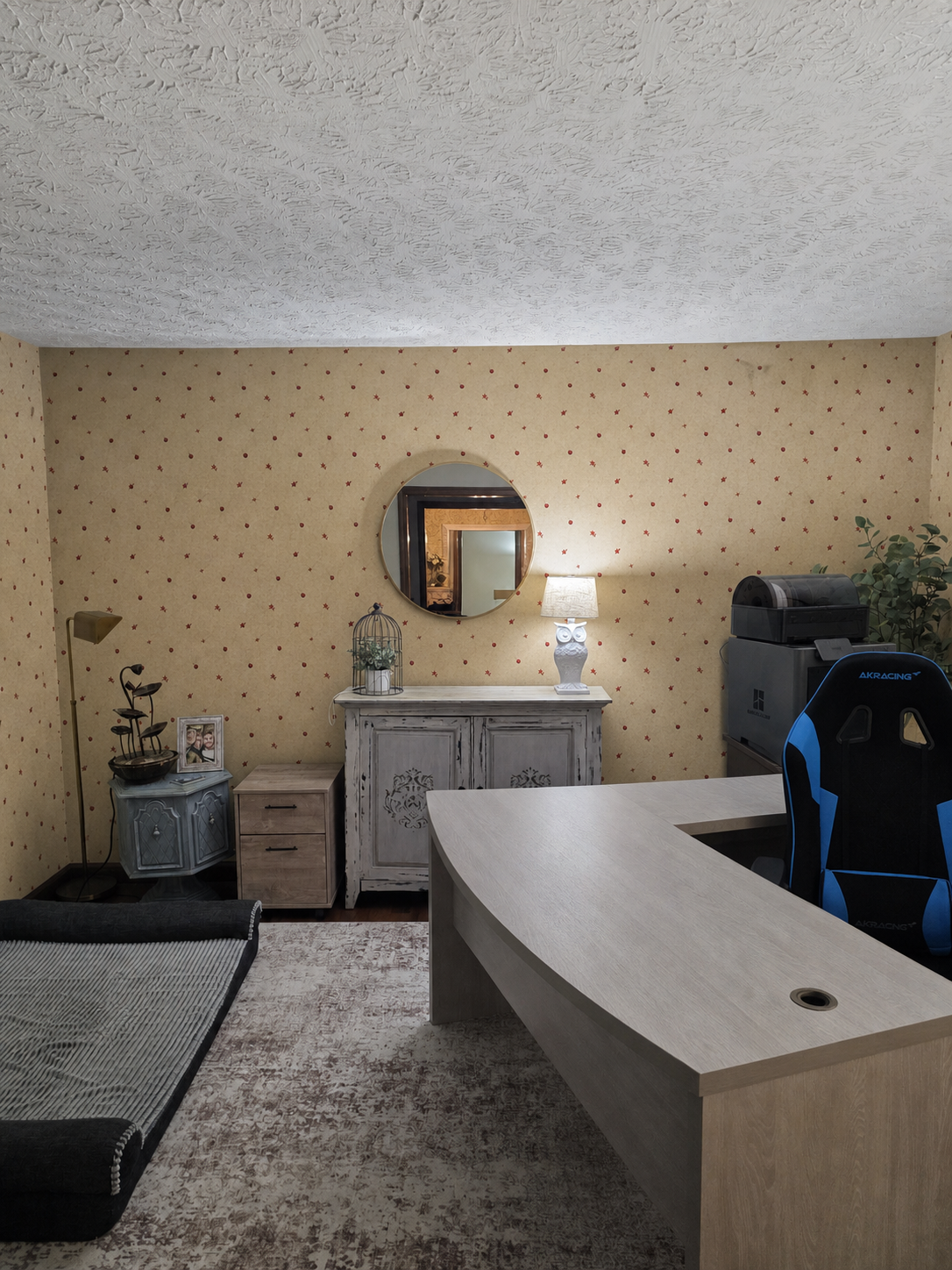 Customer room with Tan Speckled Apple Spot Wallpaper