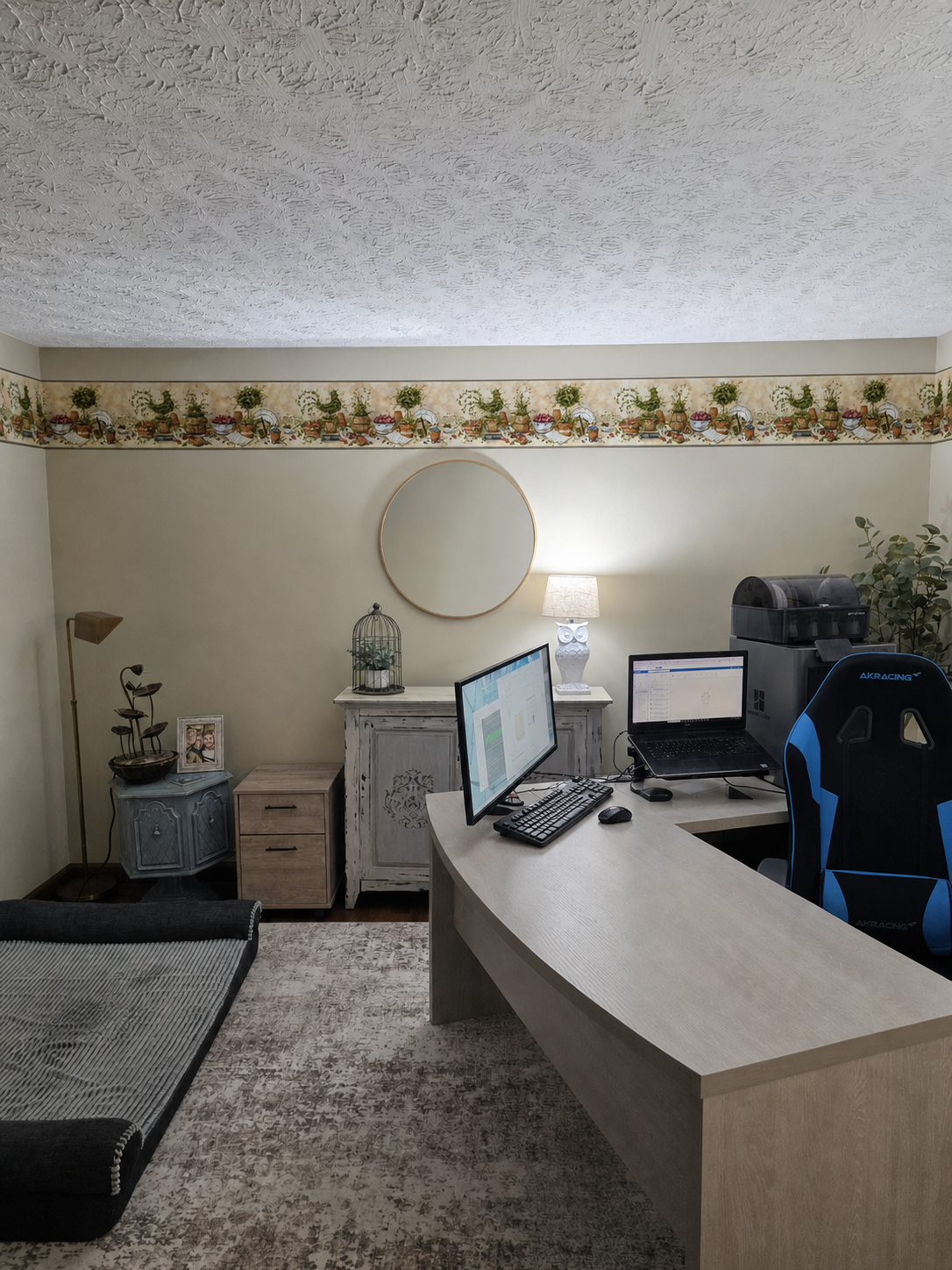 Customer room with Green English Tea Garden Wallpaper Border